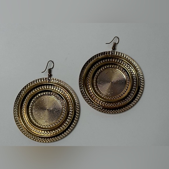 Elegant Gold and Black Circular Earrings - Picture 3 of 6